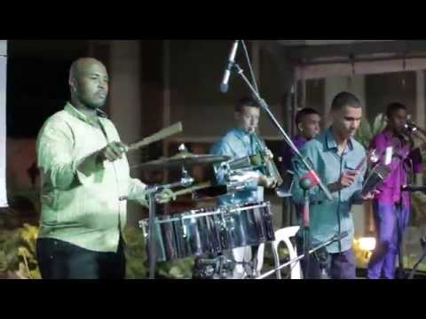 Tendré que Cambiar - Clandeskina En Vivo @Plazoleta Jairo Varela