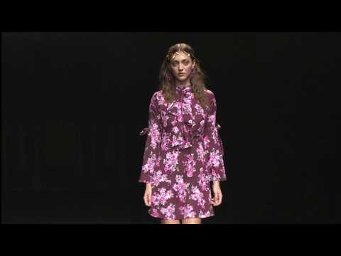 Lola Casademunt desfile 080 Barcelona Otoño Invierno 2017/18 Modalia.es