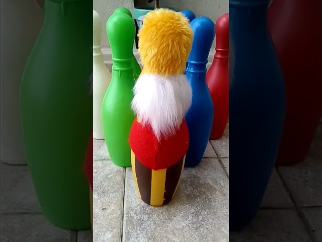 Vídeo relacionado con alldoro 60131 XXL Bowling Set - 6 Bolos Blancos rellenables, 42 cm de Altura y 1 Bola de Bolos - Juego de Bolos con Bolsa, niños a Partir de 3 años