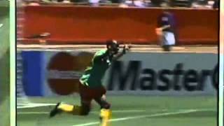Roger Milla trifft als 42-Jähriger bei der WM 1994 gegen Russland