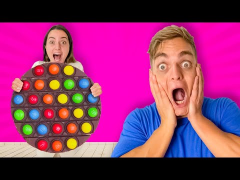 DANI COOKS A GIANT CHOCOLATE POP IT FOR ROBBI! 😋 FIDGET FOOD POP IT CHALLENGE! For 24 HOURS
