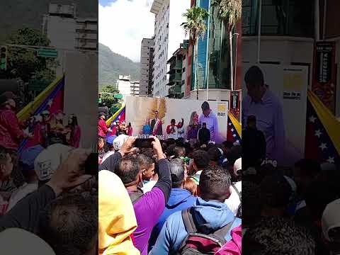El Alcalde Elis Silva del Estado Lara Municipio Simón Plana nos discurso en marcha de la juventud