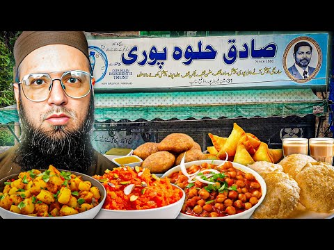 EATING ONLY POPULAR FOOD IN LAHORE | TOP HALWA PURI OF LAHORE | LAHORI NASHTA