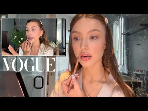 跟著海莉比伯的海莉比伯Vogue化妝教學... (Following Hailey Bieber's Vogue Makeup Routine...)