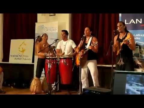 VAENGA TEAO with his band are singing about Rapa Nui in The Czech Republic.flv