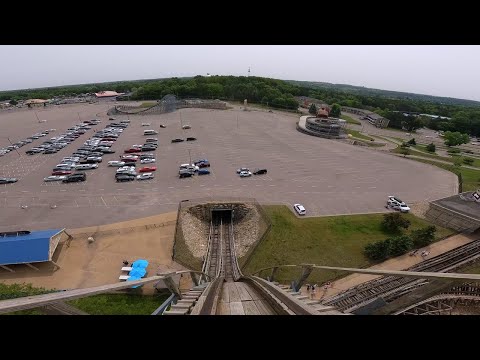 Absurd gute Achterbahn mit Tunnel unterm Parkplatz!