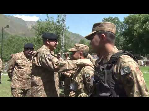 COAS General Qamar Bajwa visits forward areas along Line of Control (LOC) today