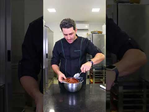 Ovo de Páscoa com Chocolate Amargo 70-30-38 Callebaut 70,5% por Brenno Floriano