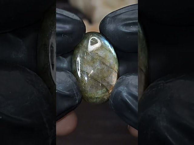 حجر الطاؤوس لابرادورايت الطبيعي