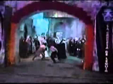 que monstruos son bailan en Amigas y Rivales