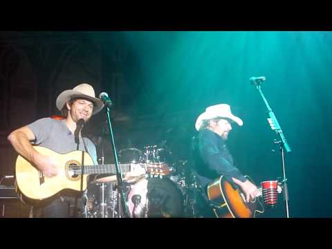 Toby Keith & Scotty Emerick - Never smoke weed with Willie again