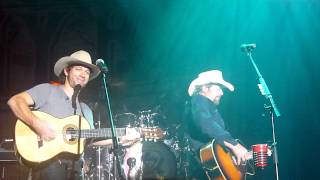 Toby Keith & Scotty Emerick - Never smoke weed with Willie again