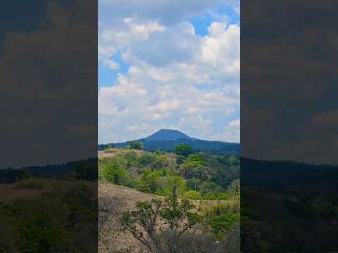 hermosa vista desde San Antonio por el lado de san cristobal cuscatlan  les enfoque cerro cojute