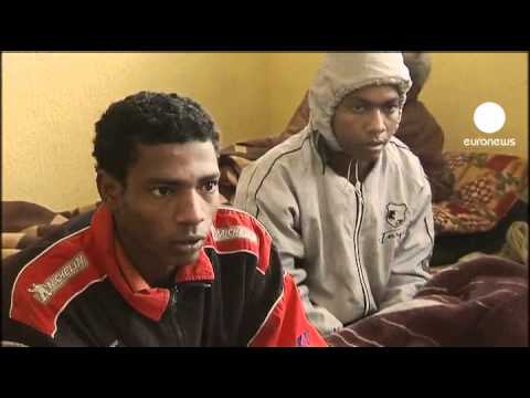 Libia, i rivoltosi fermano decine di stranieri:...