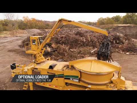 Vermeer TG7000 Tub Grinder in action