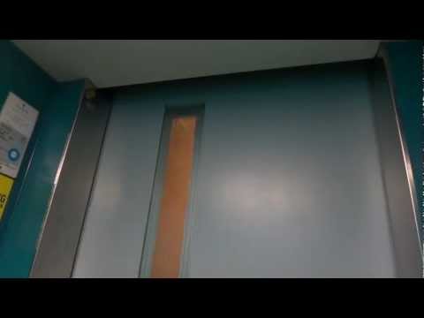 KONE "HSB Modell" BD traction elevator @ Södra Kyrkogatan 3, Hudiksvall, Sweden.