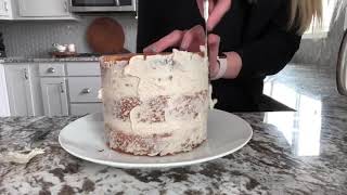 How to Frost a Cake without Cake Tools