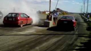 preview picture of video 'Honda Civic Burnout in a Drag'