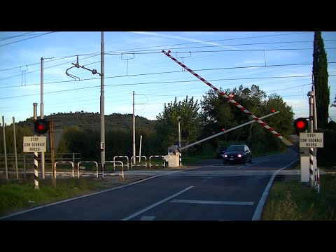 Spoorwegovergang Arezzo (I) // Railroad crossing // Passaggio a livello
