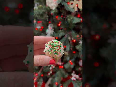 Little Debbie Christmas Tree Cake Pops #crazybusymama #holidayrecipes