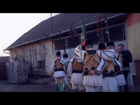 [06] Calusarii din Bosorod - Pe drum si in curte la gazda din Bobaia (25 decembrie 2017)