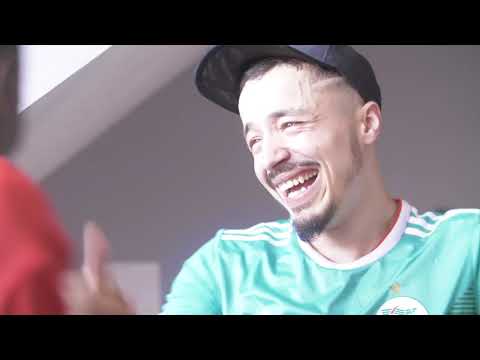download lagu mp3 mp4 Un Famille, download lagu Un Famille gratis, unduh video klip Un Famille