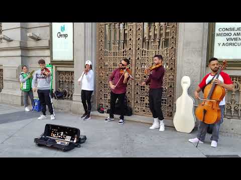 Motorola RAZR 40 Ultra video sample 4K / 30 fps by day