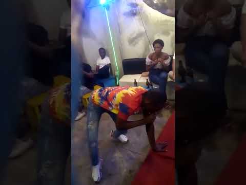 Skid Bauu - Carapau ( Estreia / Ao vivo  )