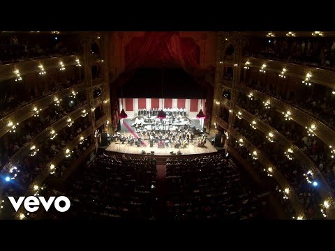 Valeria Lynch - La Extraña Dama (En Vivo)