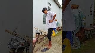 Download lagu the motorbike broke down, the engine was damaged mp3