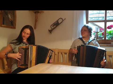 Der Mondscheinige gespielt von Sophia und Basti auf einer Pauli Harmonika