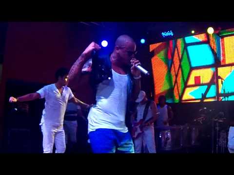 LÉO SANTANA E PARANGOLÉ NO ARMAZÉM