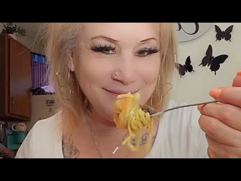 Marsala in busta + involtini primavera + gamberi indonesiani aggiunti = un pasto accogliente per ...