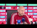 Feyenoord-trainer Jaap Stam: 'Voorzichtig met Marcos Senesi'