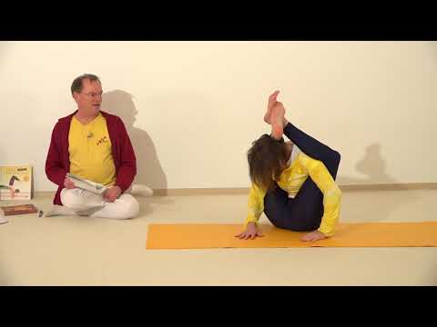 1593 Urdhva Upavishta Kurmasana