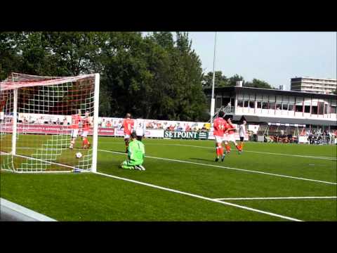 Daniël Kops schiet DOVO op voorsprong uit een strafschop tegen Jodan Boys