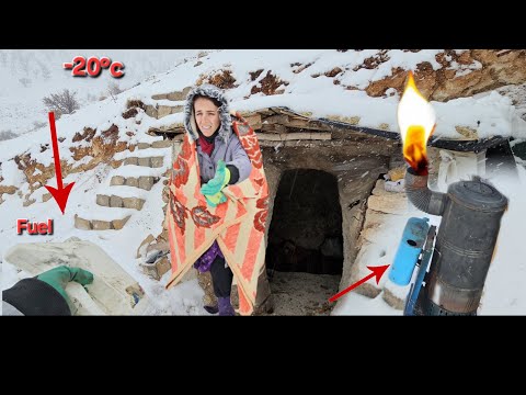 Pregnant mother rescued in difficult blizzard conditions while running out of fuel