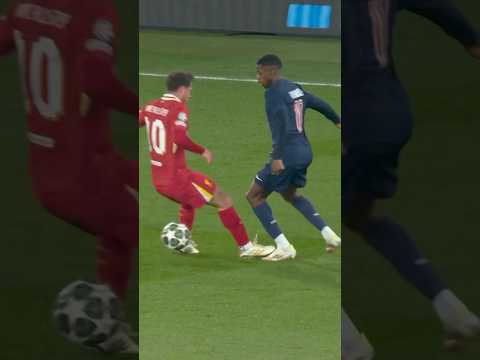 Dembélé nutmeg! 🤯