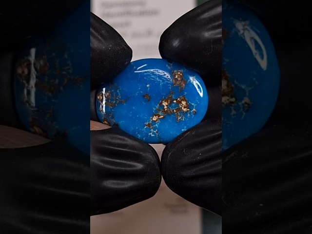 حجر فيروز طبيعي مفحوص و موثق بشهادة مختبر