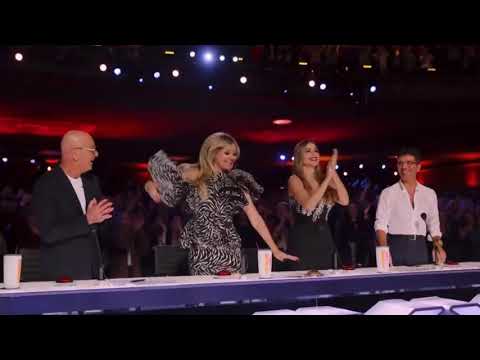 AGT 2020: Heidi hits her Golden Buzzer for Cristina Rae.