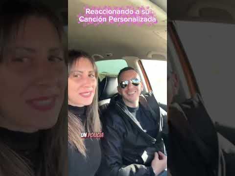 Personas reaccionando a una canción personalizada