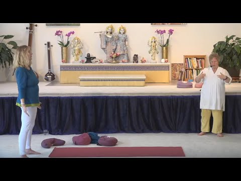 Sanfte Yogastunde mit ayurvedischen Kriyas mit Shivakami - Live 16:15 Uhr 19.04.2020