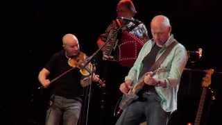 Mark Knopfler Laughs and Jokes and Drinks and Smokes @ Manchester 16 05 2015