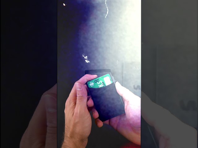 Vídeo relacionado con WUTARG Tarjetero Hombre RFID Cartera Slim Metálica, Billetera Minimalista Antirrobo, Clip Billetes, Protección NFC, Regalo San Valentin, 12 Tarjetas - Aluminio 6061 (Carbon Red Diamond)