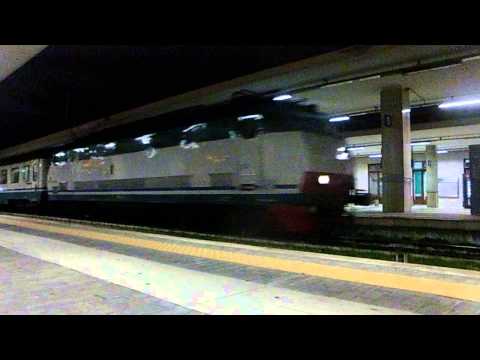 E 444R XXX sull'IC 704 Bari Cle.-Roma Termini in arrivo a Benevento.