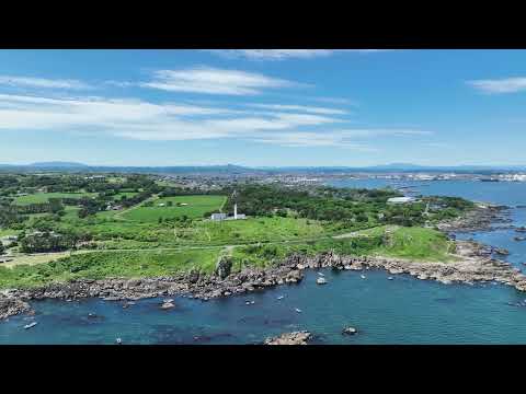 【4K ドローン空撮】鮫角灯台・牧場を望む