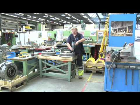 VBZ Chef bewirbt sich bei PolymechanikerIn