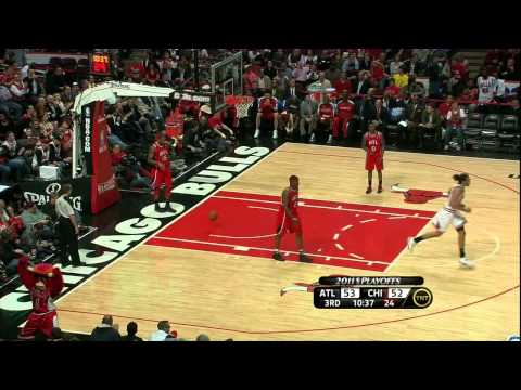 05.02.2011 - D-Rose @ Atlanta Hawks - 2011 Playoffs Game 1