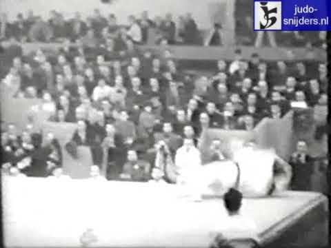 Judo 1961 Paris: Anton Geesink (NED) - Michel Bourgoin (FRA) [open].