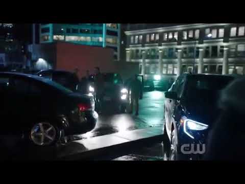The flash 5×15/ king shark vs. Gorilla Grood fight